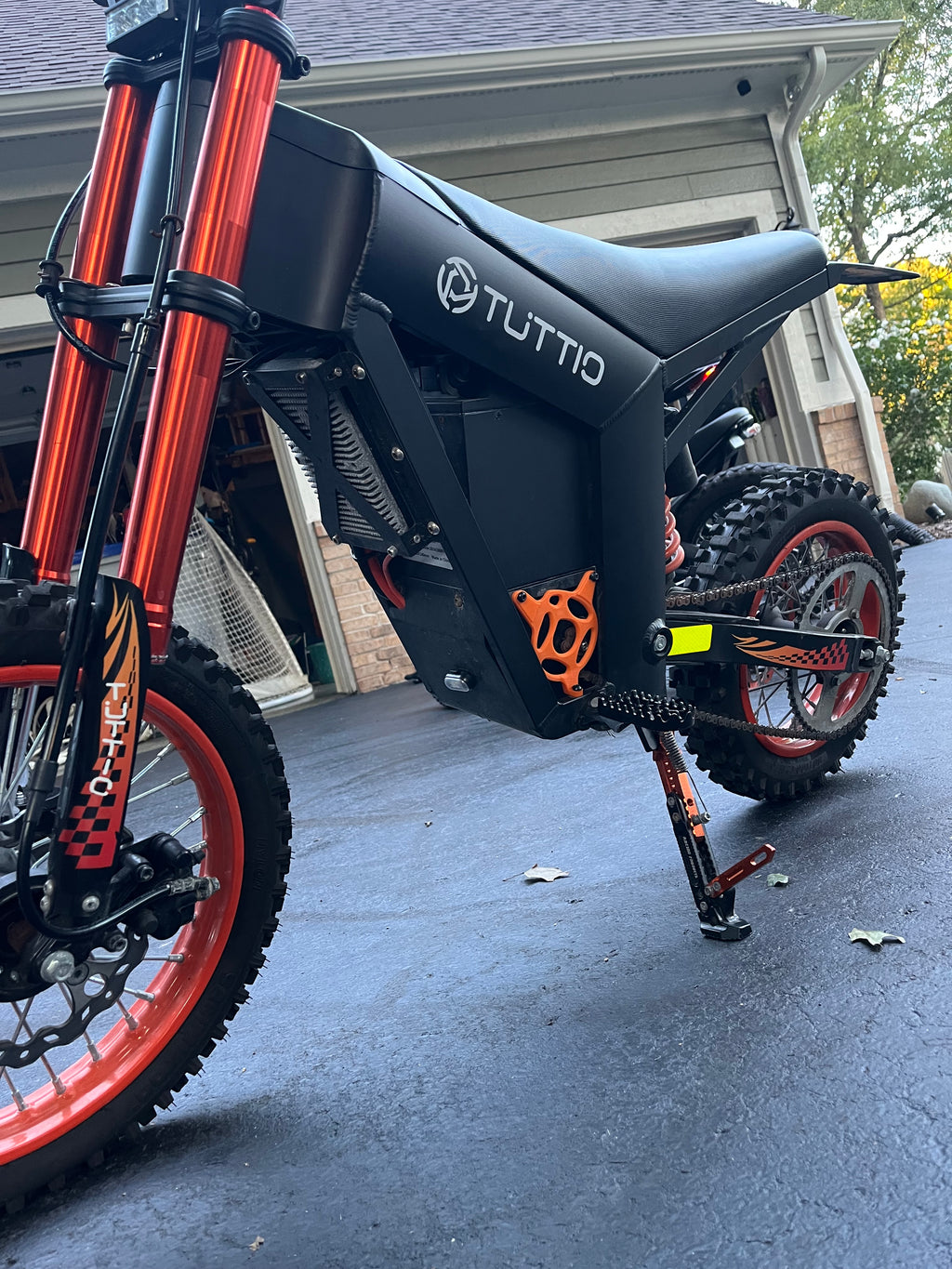 Tuttio Motor Cover